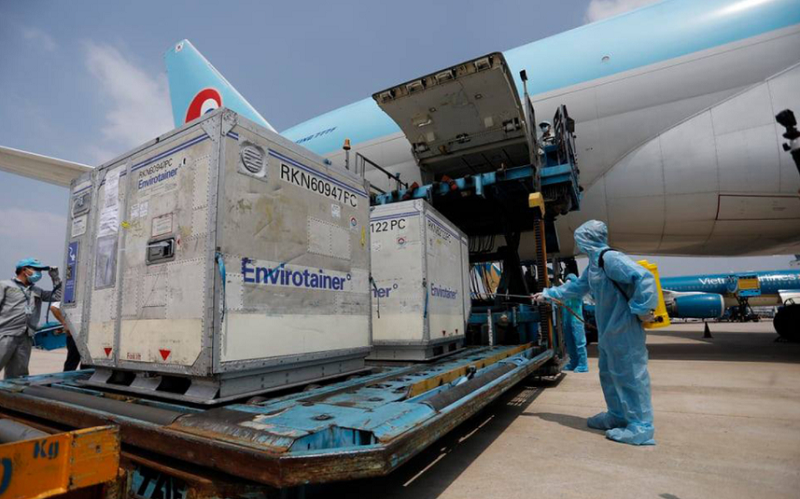 First batch of Covid-19 vaccine arrives in Vietnam 