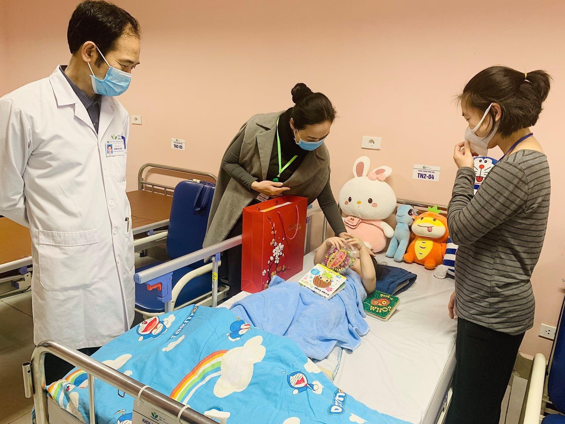 Toddler falling off 12th floor balcony in Hanoi discharged from hospital