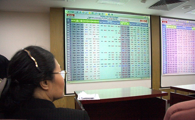 Vietnam stock market watchdog sets reference price for stocks switching to HNX