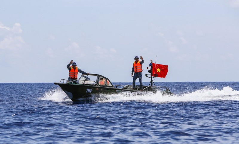 Vietnam asks China to resolve maritime disputes 