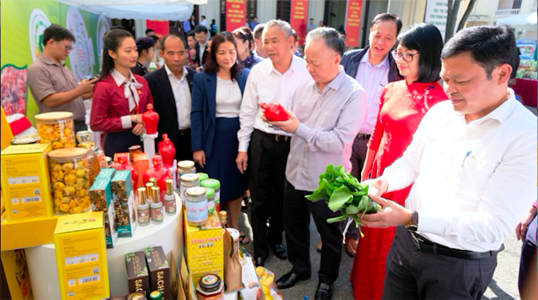 Hanoi promotes digital transformation in developing OCOP products 