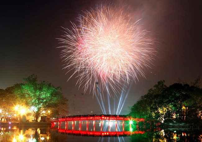 Vietnam to let off fireworks on National Reunification Day