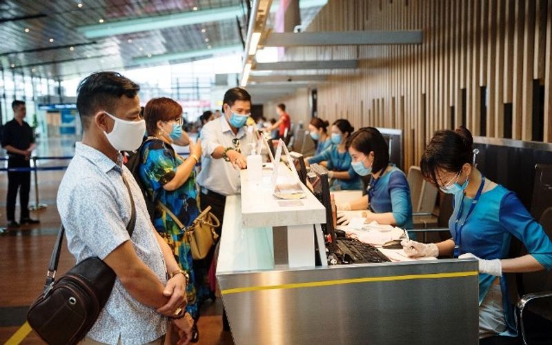 Vietnamese airlines assist passengers with ticket refunds