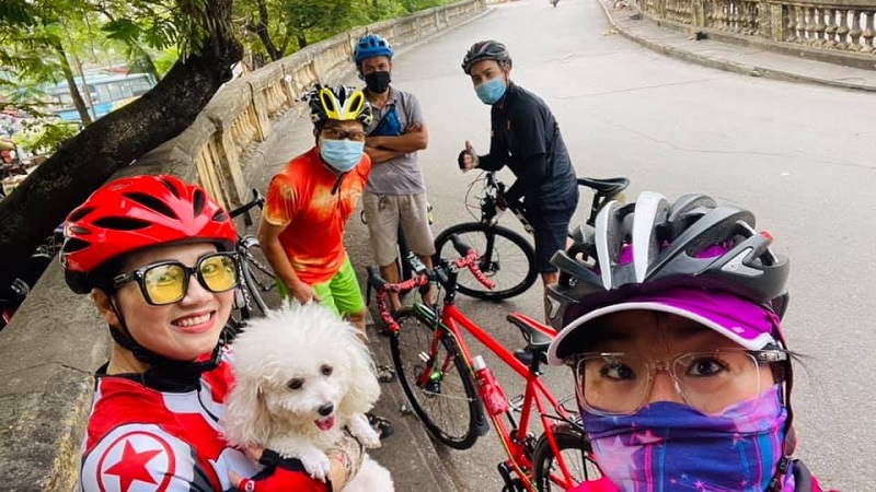 Cycling around West Lake, a healthy trend in Hanoi