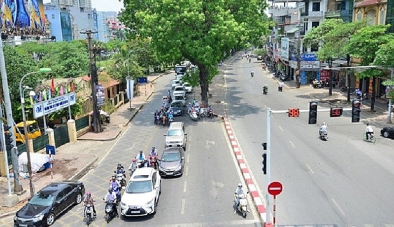 First blazing heat strikes Hanoi till weekend