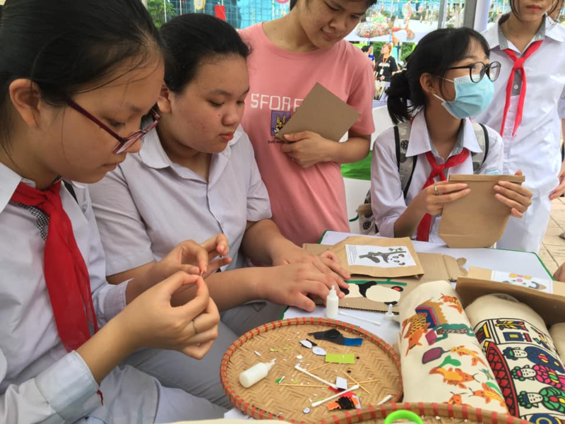 Disabled people’s hands turn trash into art