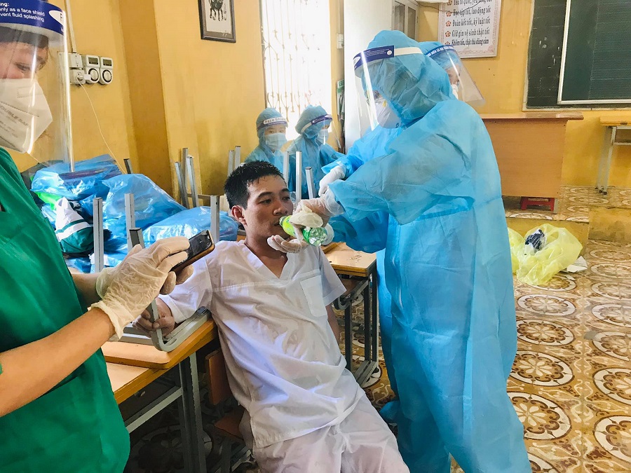 Heartbreaking photos taken in Covid-19 hotspot of Bac Ninh