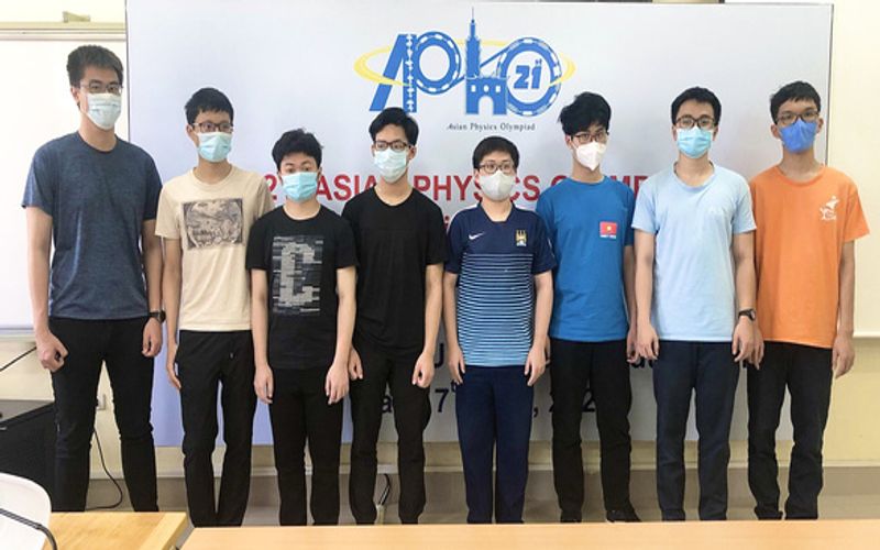 Hanoi students bag gold medals at Asian Physics Olympiad