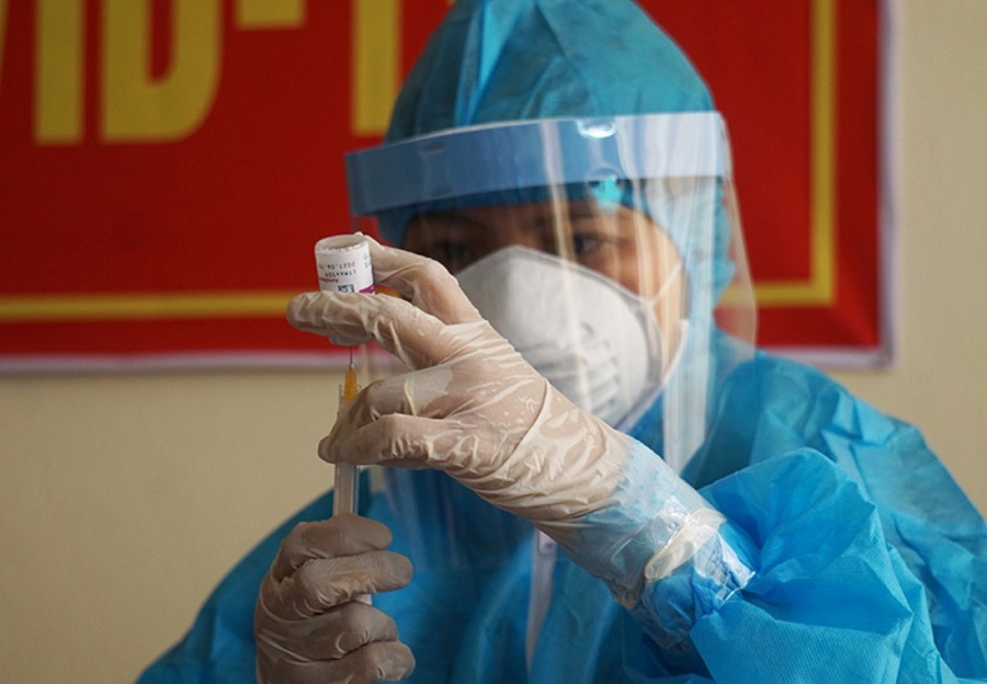 Vietnamese giants donate billions of dong to national vaccine fund