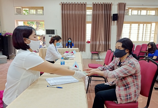 Hanoi aids 500,000 people hit by Covid-19 pandemic