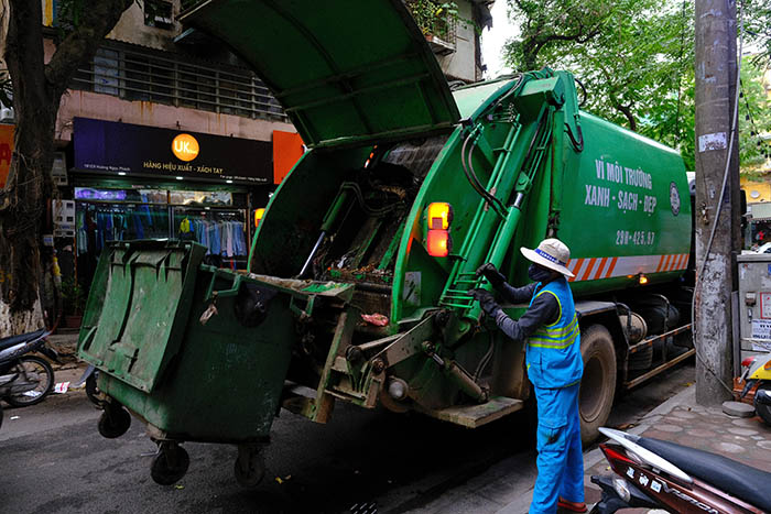 Hanoi faces waste management during Covid-19 outbreak