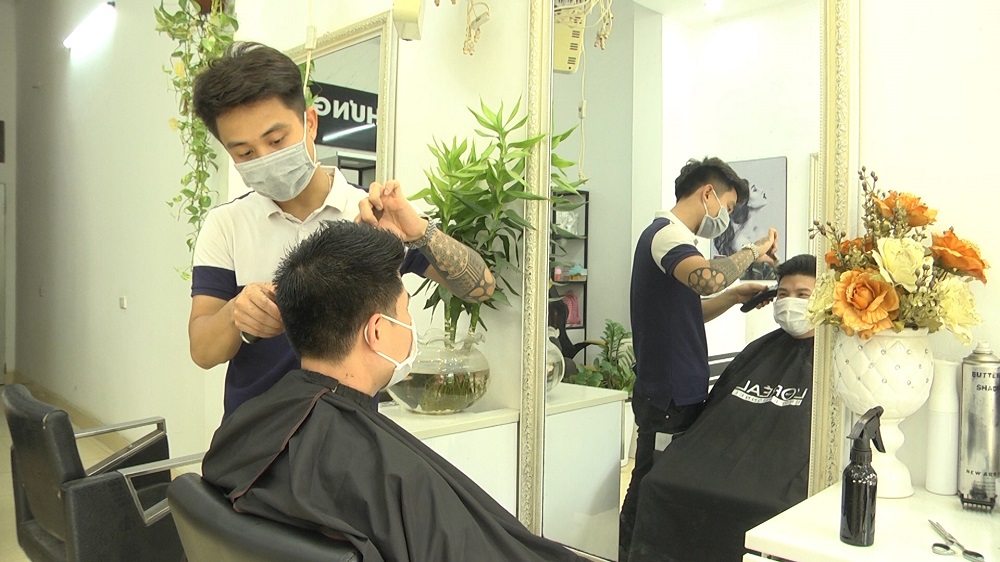 Hanoi closes again restaurants, coffee bars, barbershops 