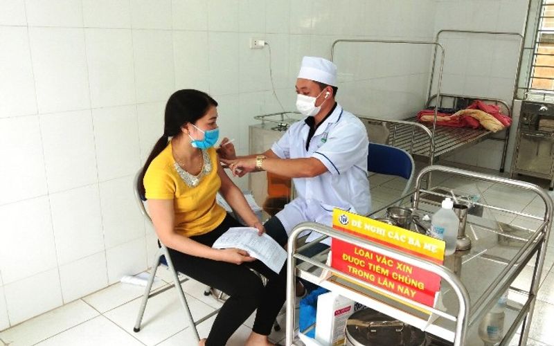 Hanoi prioritizes administering Covid-19 vaccine for ethnic minorities