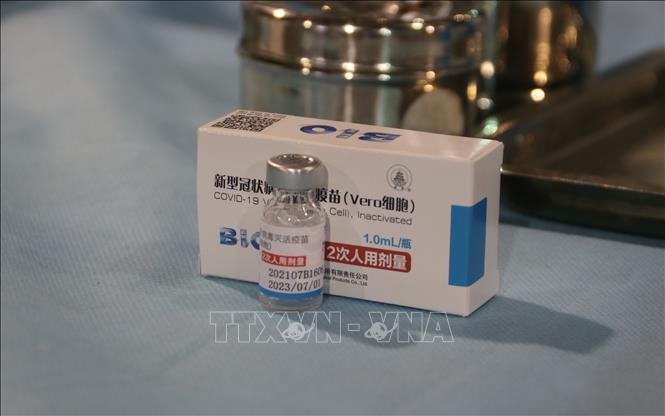 Some 200,000 doses of Vero-Cell vaccine donated by China arrive in Vietnam