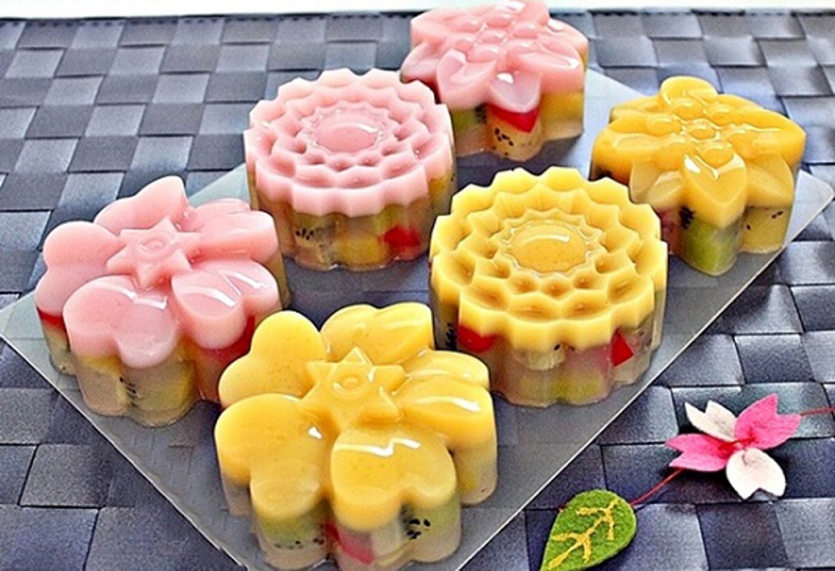 Chic and unique mooncakes showcase bakers’ talent