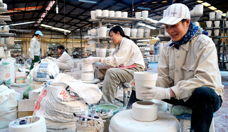 Vietnamese businesses prompt actions for economic revival 