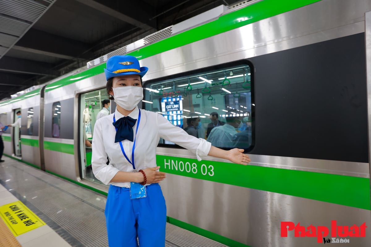 Hanoians excited to experience the sky train