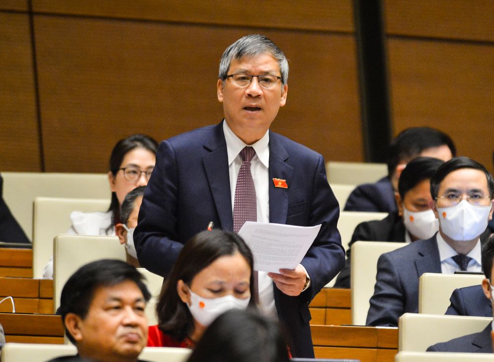 Vietnam's lawmakers propose holding national mourning for Covid-19 victims 