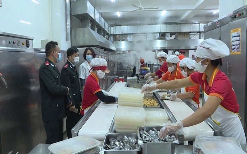 Hanoi strives to ensure food safety amid the pandemic