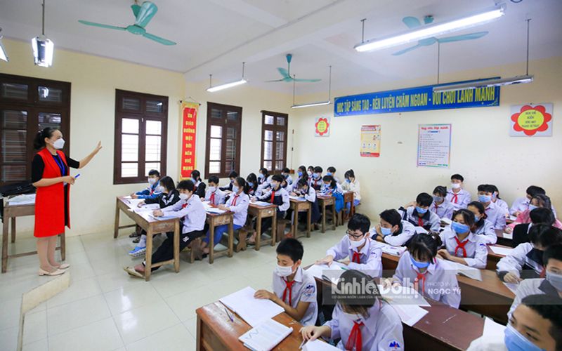 High school students in Hanoi will return to school next week