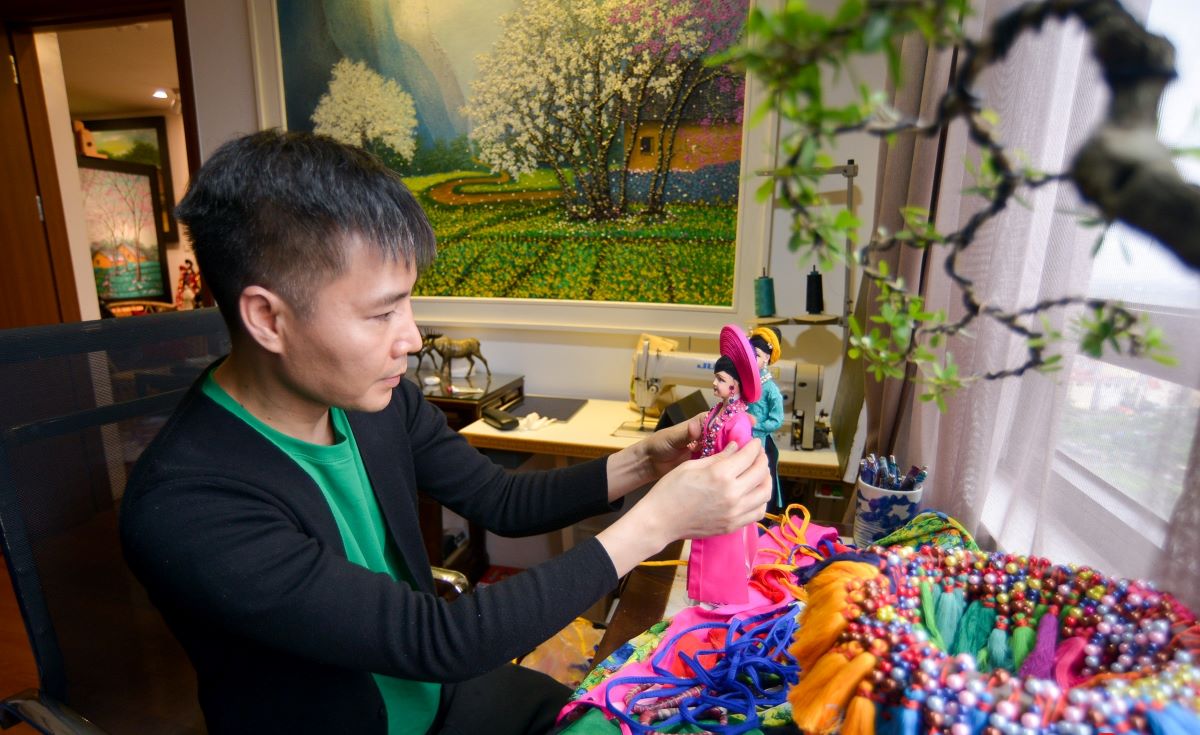 Hanoi artist glams up dolls with 54 ethnic minority’s attires