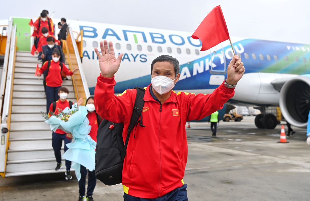 Vietnamese girls warmly welcome at home after historical advancement to FIFA World Cup 