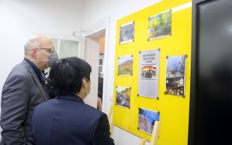 Hanoi holds exhibition on plastic waste reduction