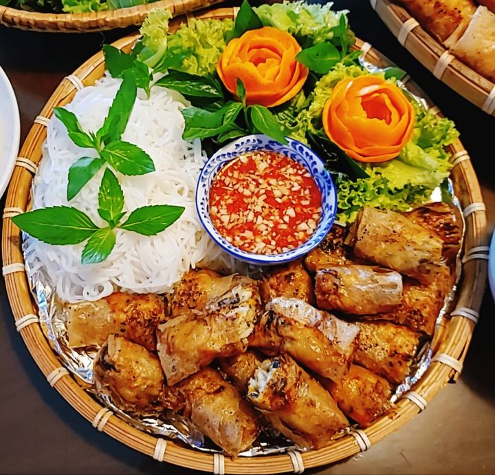 [Quintessence of Hanoi’s cuisine] Quintessence of Vietnamese cuisine: Hanoi spring rolls