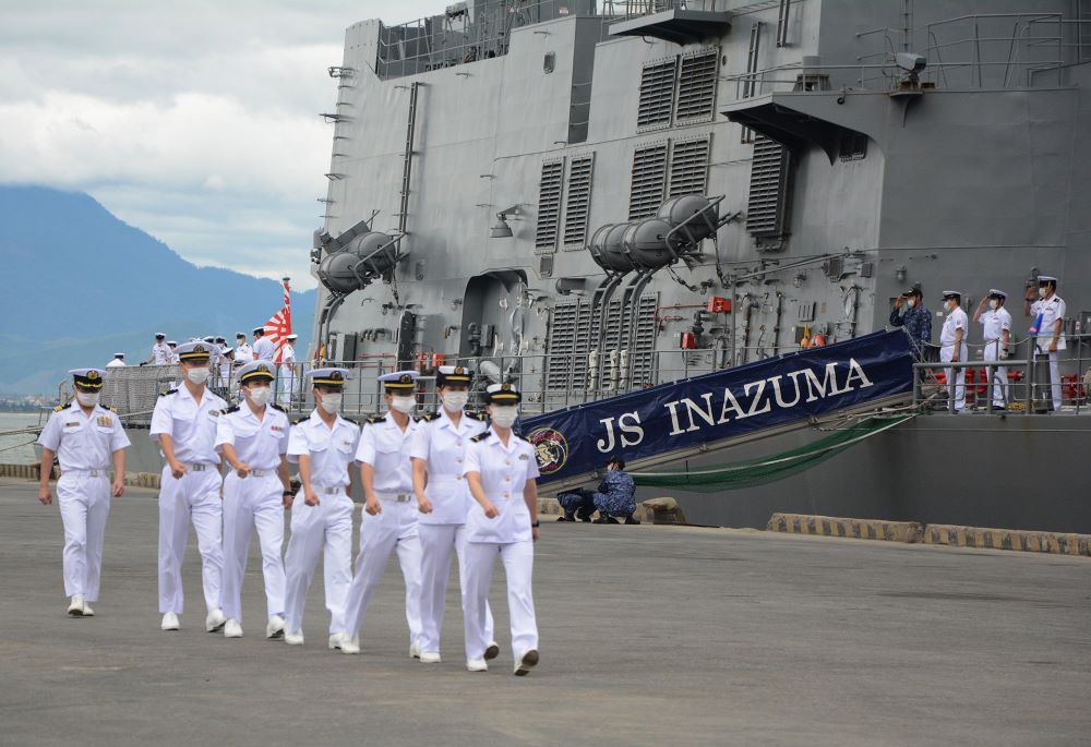 Japan training ships visit Vietnam 