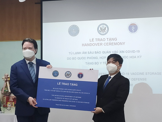 Vietnam receives more US’s ultra-low freezers for vaccine storage