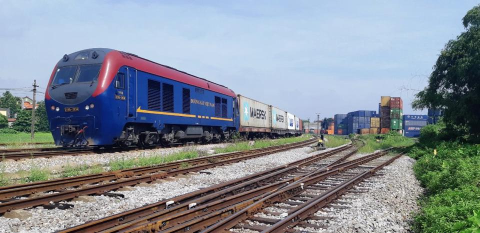 Vietnam railway set for breakthroughs in 2022