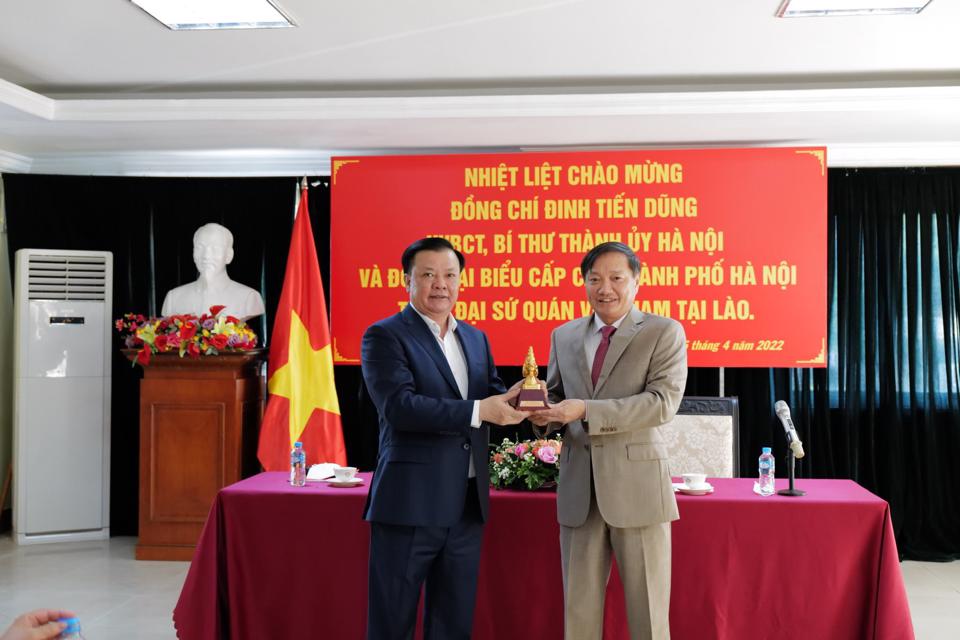 Hanoi cherishes special relations with Vientiane