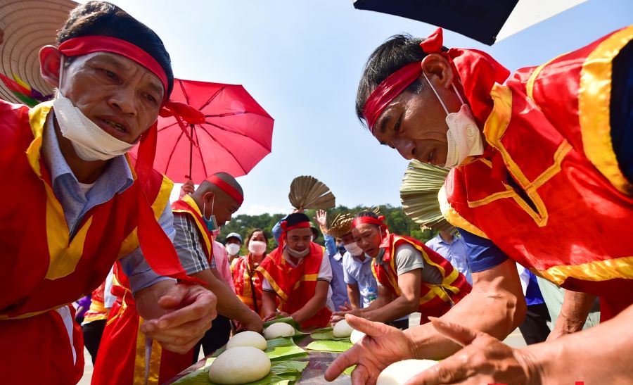 Traditional cake making contest commemorates Hung Kings