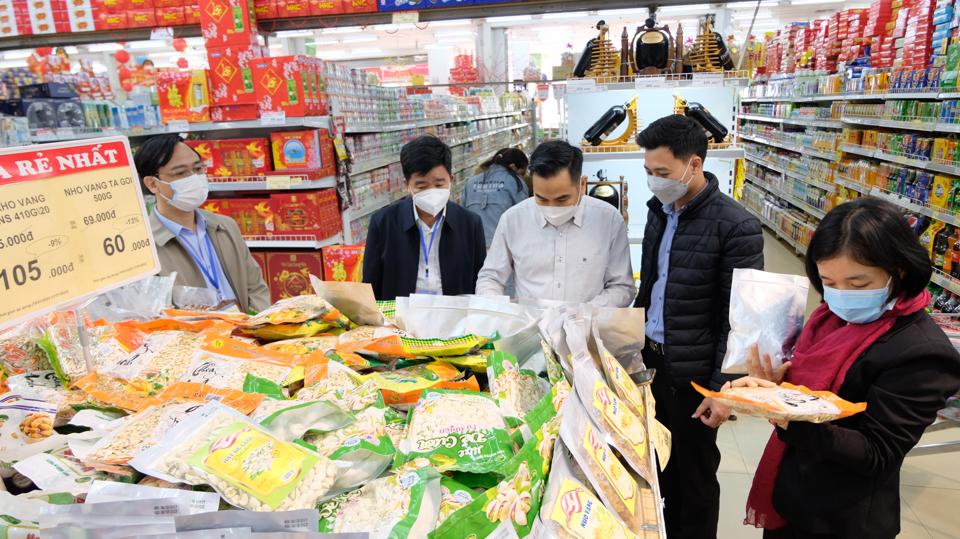 Hanoi tightens food safety inspection post-Covid-19 