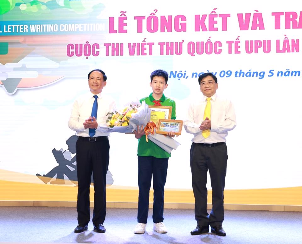 Hanoi student wins national prize of UPU letter-writing competition 2022