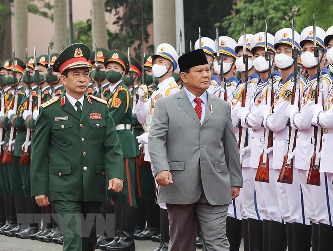 Indonesia defense minister visits Vietnam, highlighting navy cooperation 