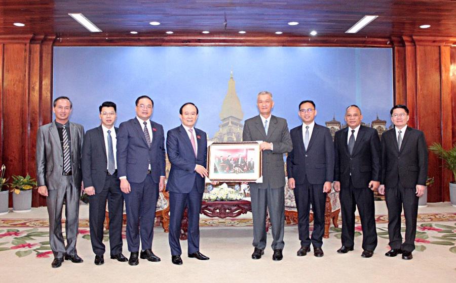 Hanoi-Vientiane to strengthen cooperation