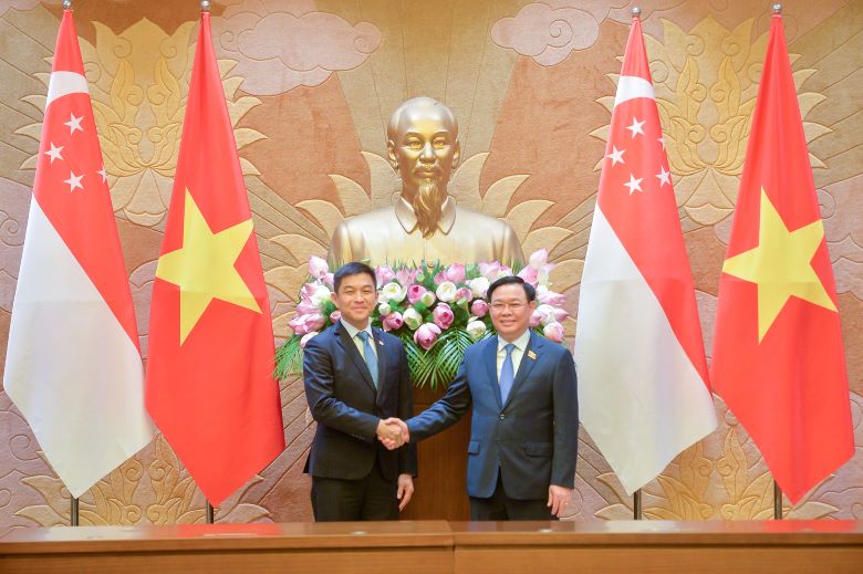 Vietnam, Singapore parliaments ink agreement to boost cooperation