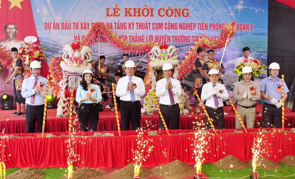 Hanoi starts construction of two industrial clusters