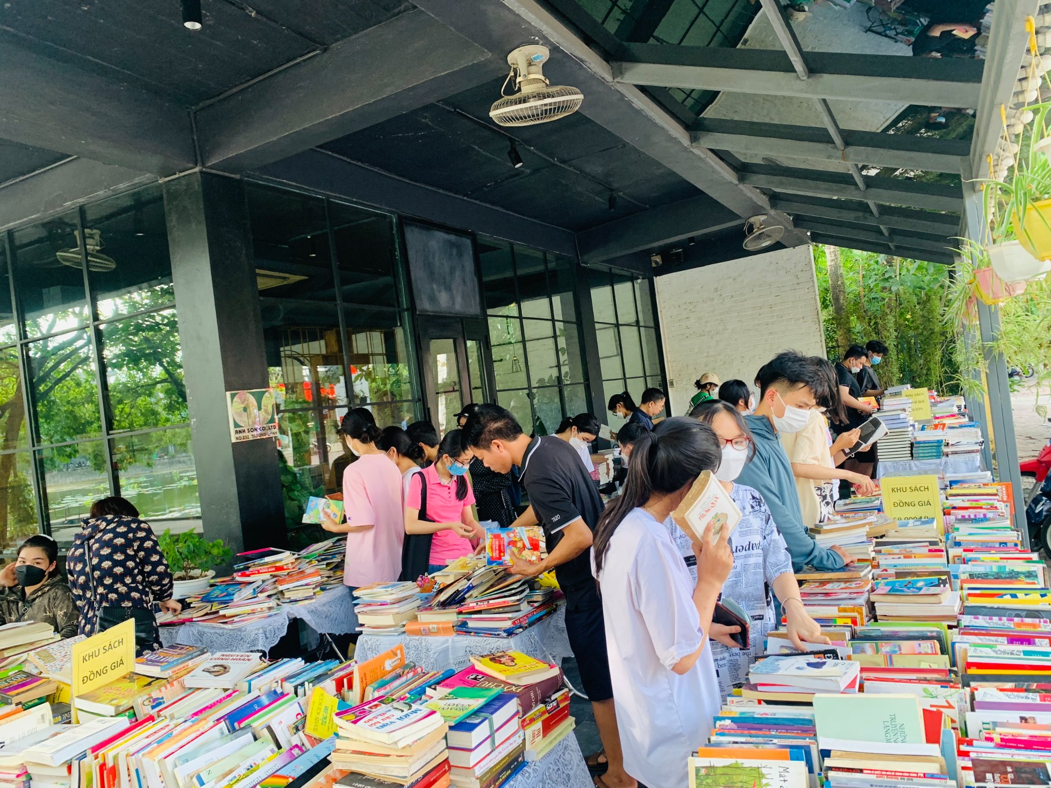 Hanoi Book Fair 2022 reopens after two years 