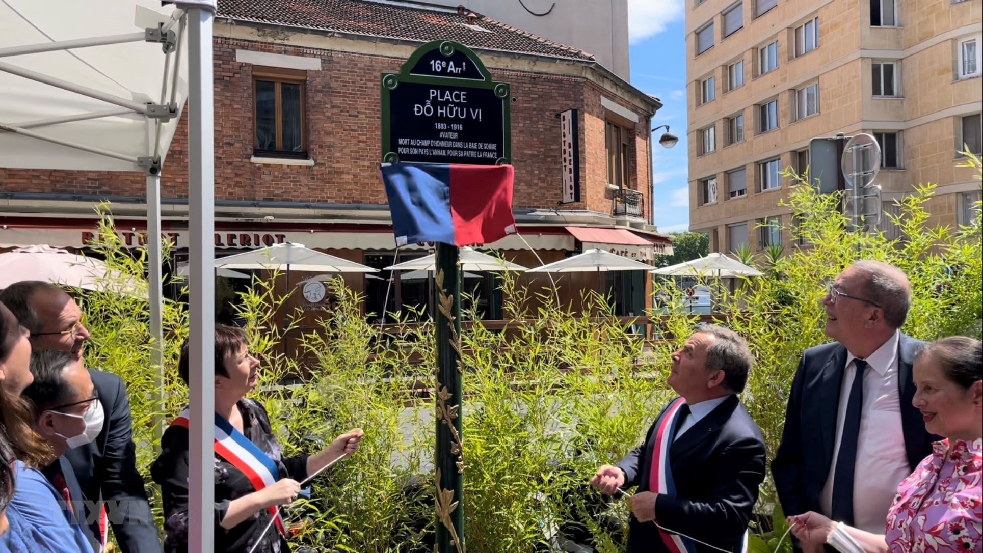 Who is the Vietnamese for whom a Paris’s square has just been named?