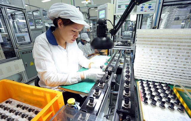 Vietnam GDP growth set to hit 6.9% in 2022: CIEM