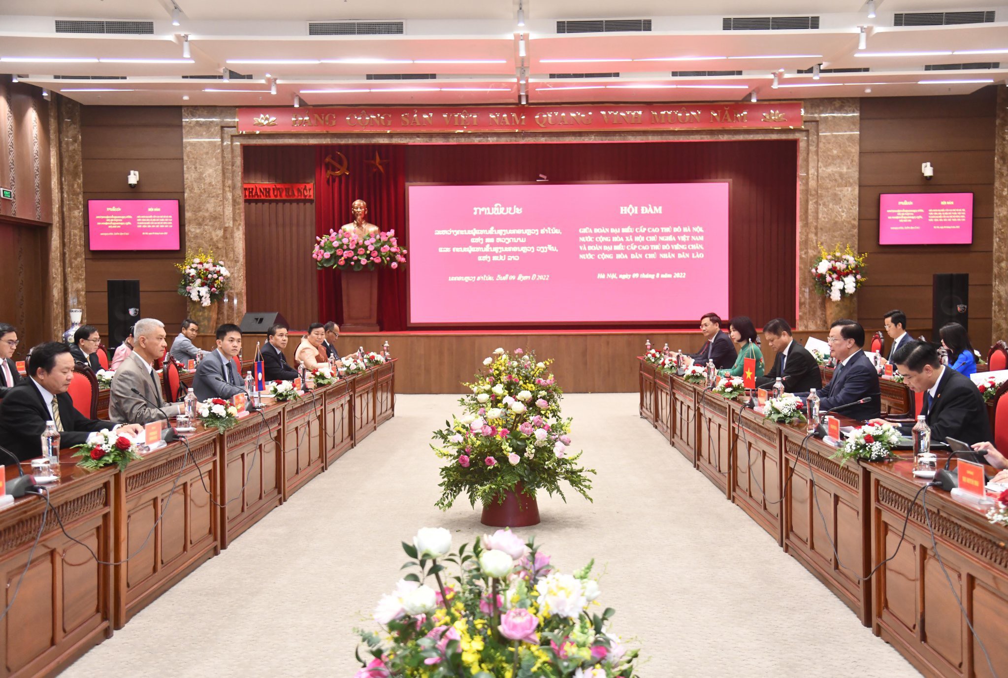 Hanoi, Vientiane to set example in inter-provincial cooperation