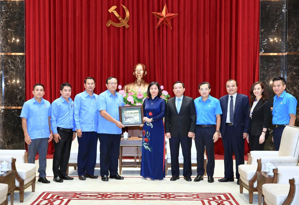 Hanoi, Vientiane strengthen cooperation in trade unions