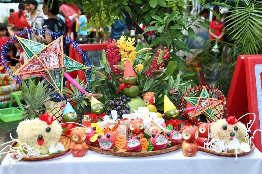 Mid-Autumn Festival lights up Hanoi’s Old Quarter 