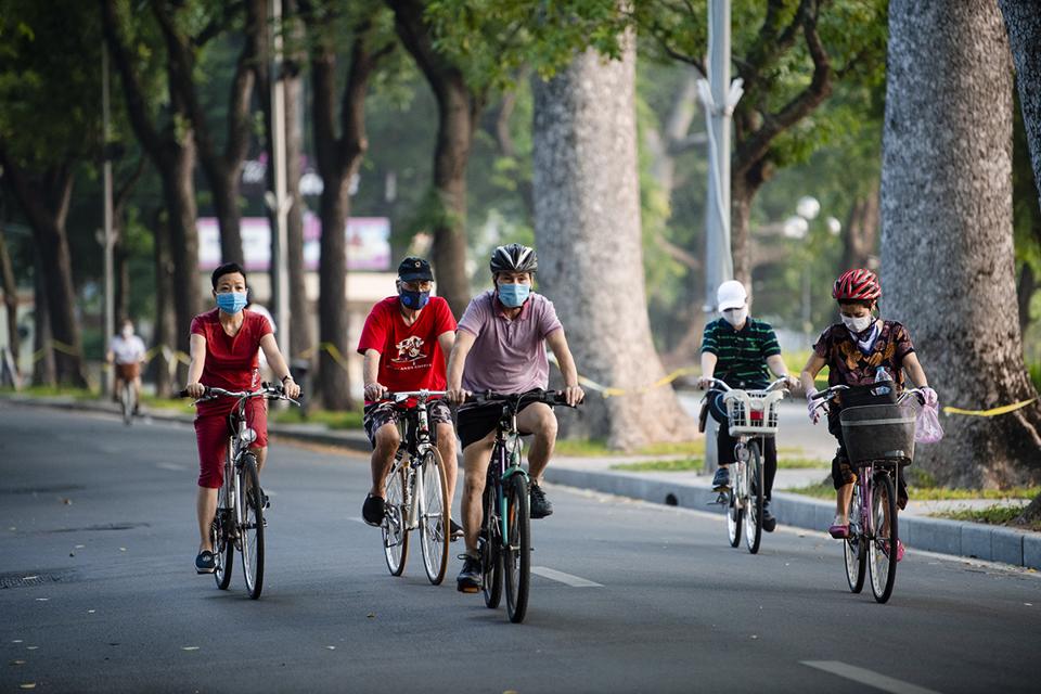 Should Hanoi pilot bicycle-only lanes?