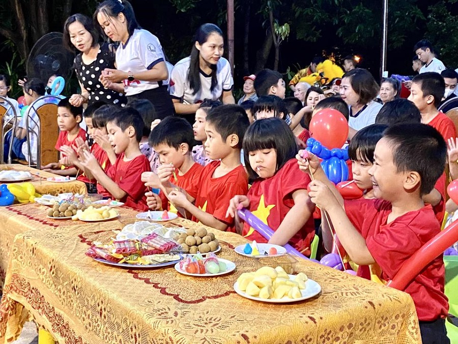 Hanoi underprivileged children enjoyed a warm Full-Moon Night 