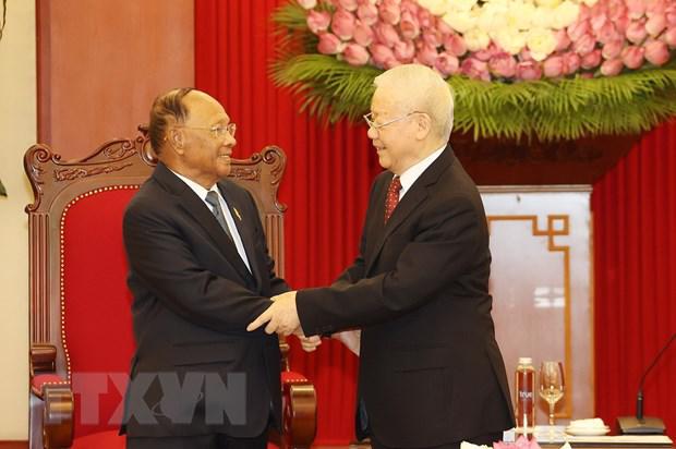 Vietnam, Cambodia leaders join to hail close relationship