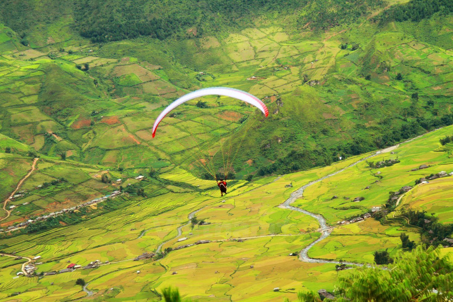 Khau Pha Paragliding Festival offers spectacular scenery from a bird-eye view