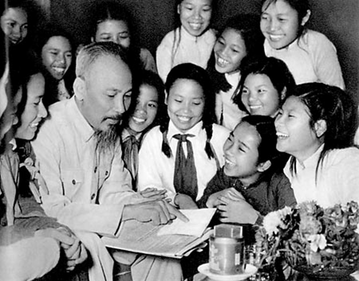 President Ho Chi Minh’s love for Hanoi seen through photography exhibition  